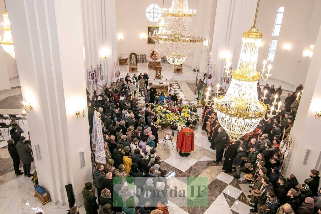 У храмі Святих Володимира і Ольги попрощалися з франківцем Назарієм Лугарєвим