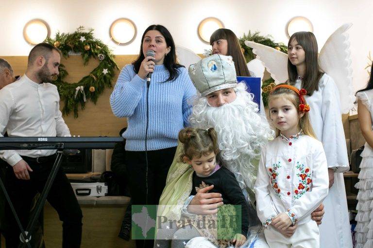 Як дітки з Херсона зустрілися у Франківську з святим Миколаєм