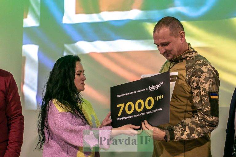 У Івано-Франківську вручили дипломи військовослужбовцям та членам їхніх родин