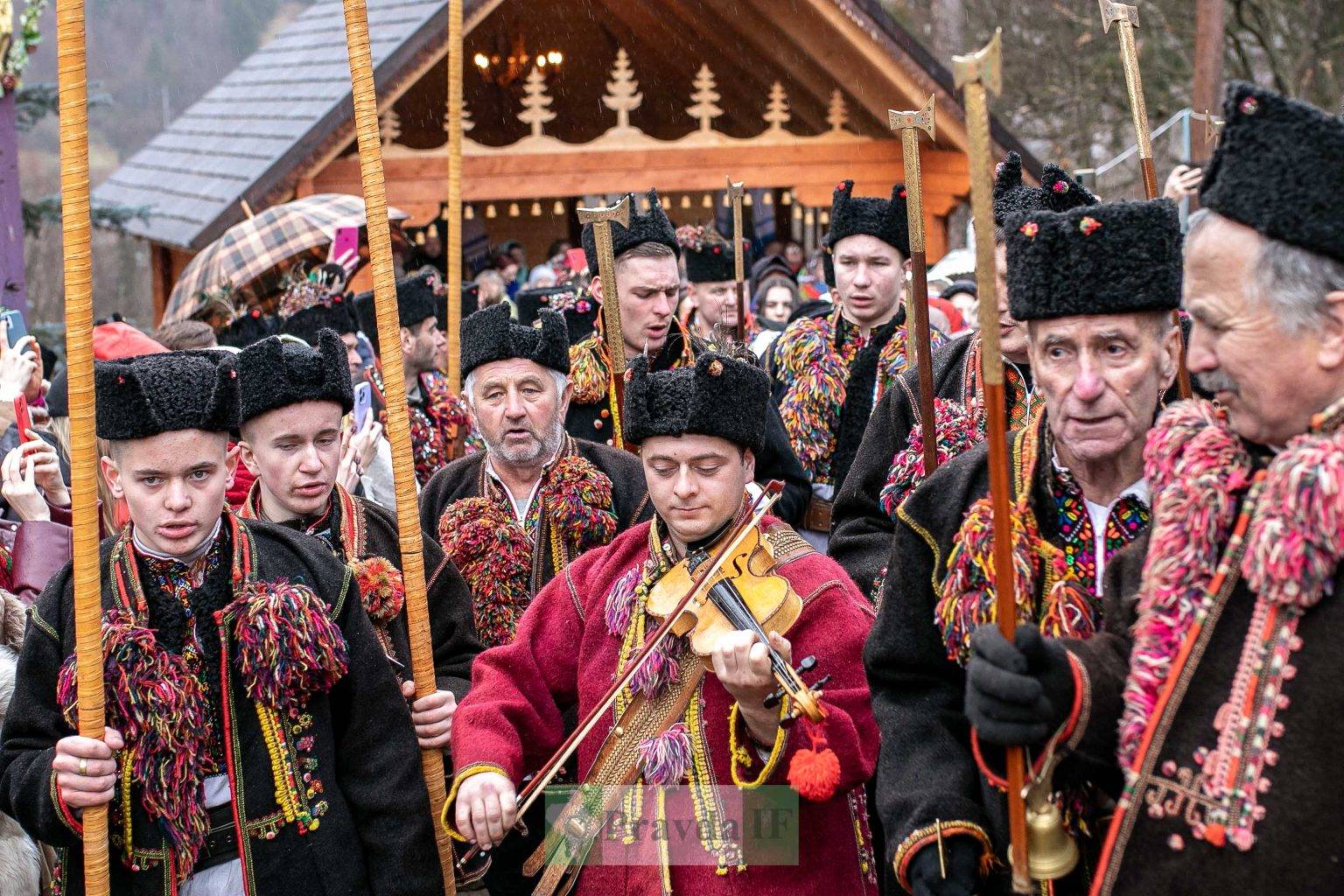 Легендарне гуцульське село Криворівня святкує Різдво 25 грудня: колоритні фото