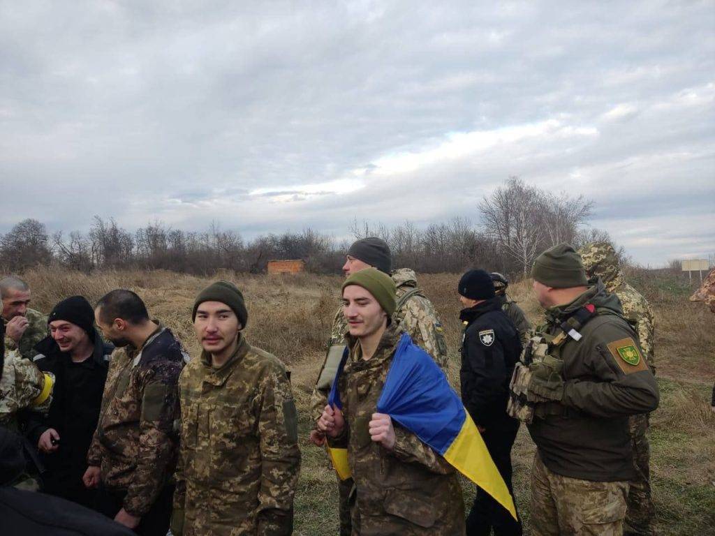 50 захисників України повернулись додому в межах чергового обміну полоненими