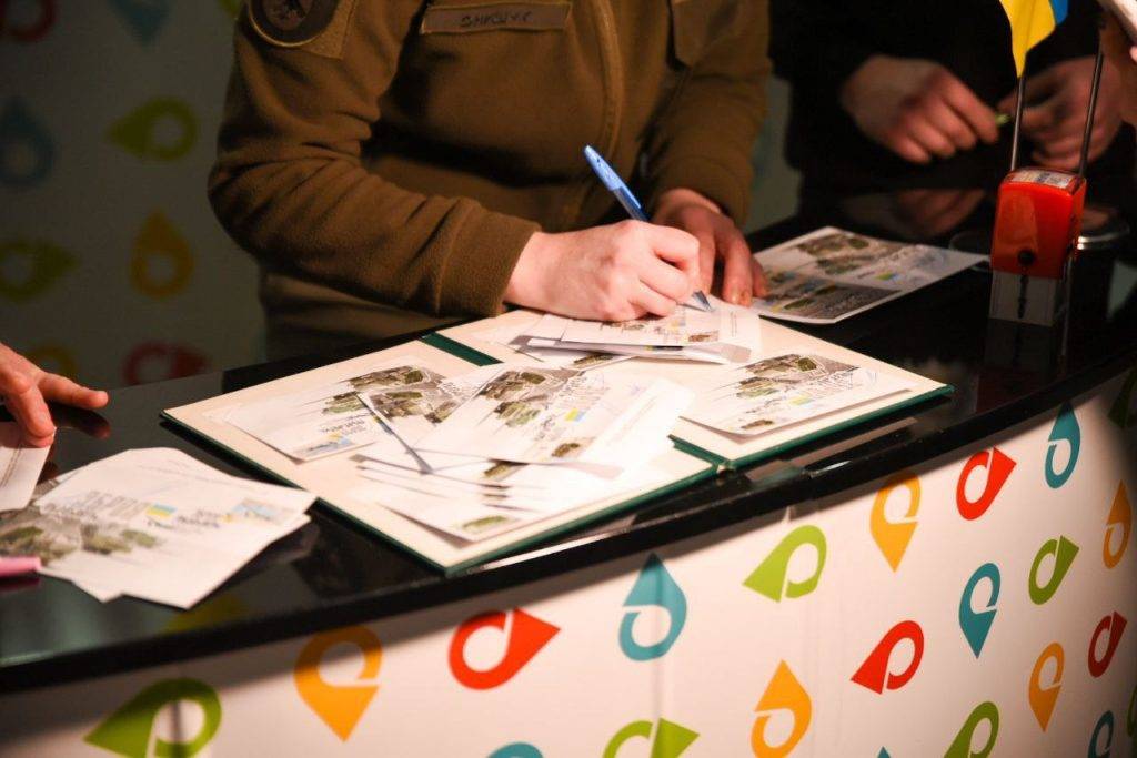 В Івано-Франківську відбулося спецпогашення марки «Зброя Перемоги»