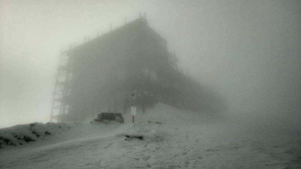 Прикарпатські рятувальники просять утриматись від походів у гори