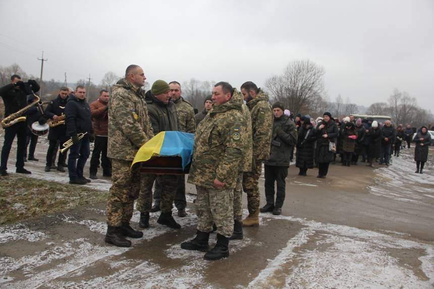 У Болехівській громаді з почестями попрощалися з Героєм Іваном Василечком