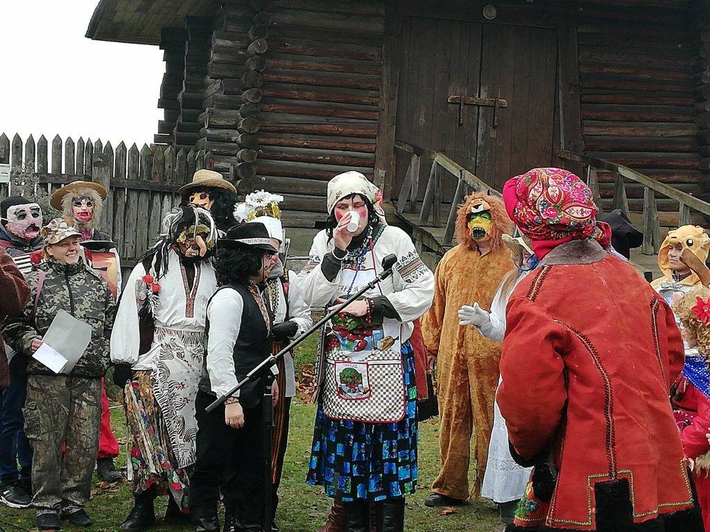 в Крилосі ходила Маланка,Музей етнографії,маланка в крилосі