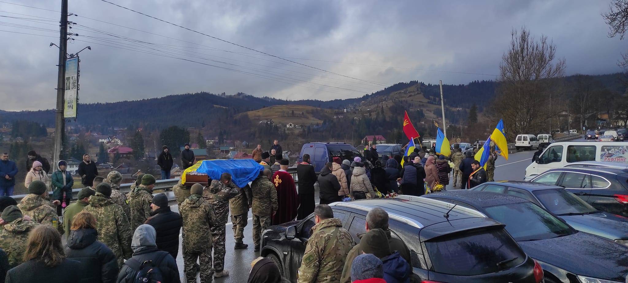 У Ворохті попрощалися із воїном Русланом Зузяком,прикарпатець загинув на війні,війна в україні