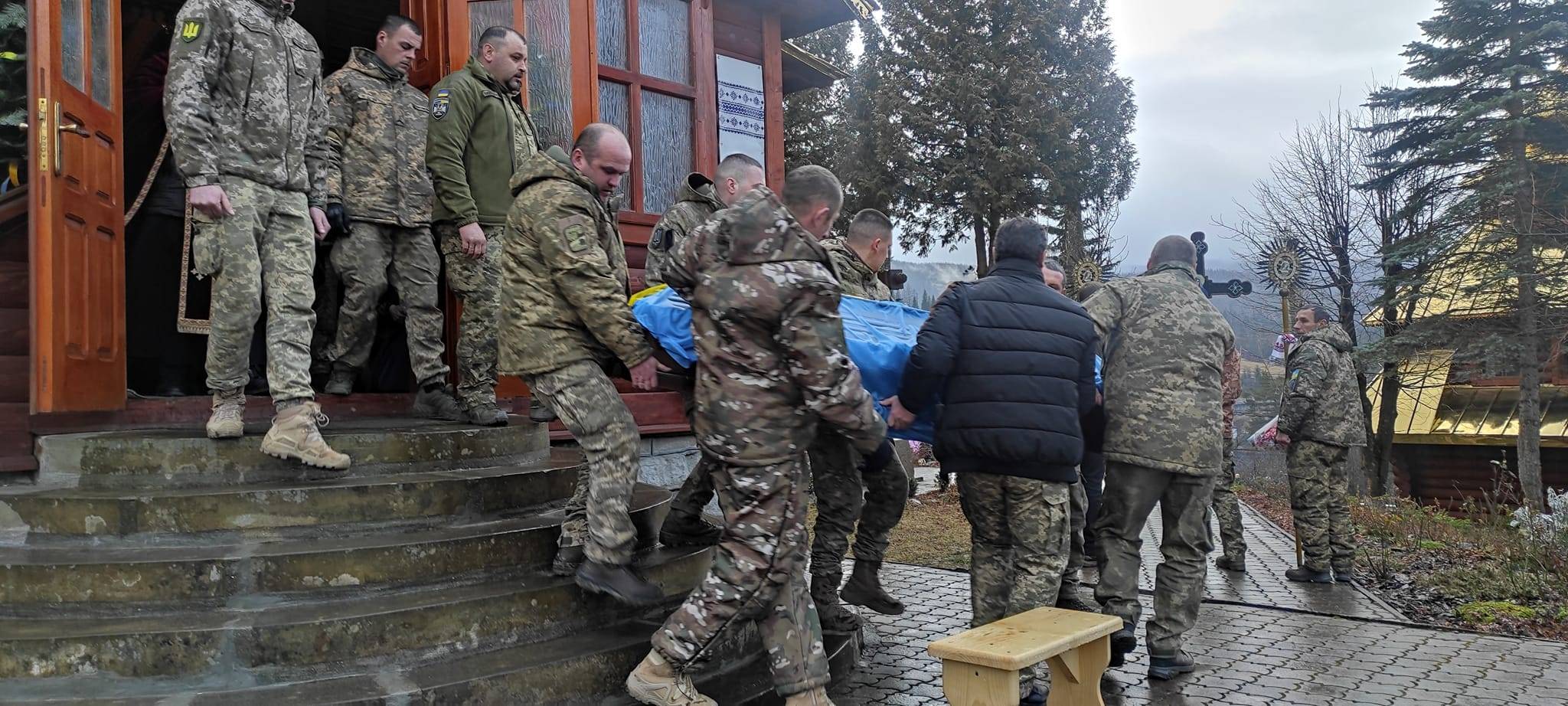 У Ворохті попрощалися із воїном Русланом Зузяком,прикарпатець загинув на війні,війна в україні
