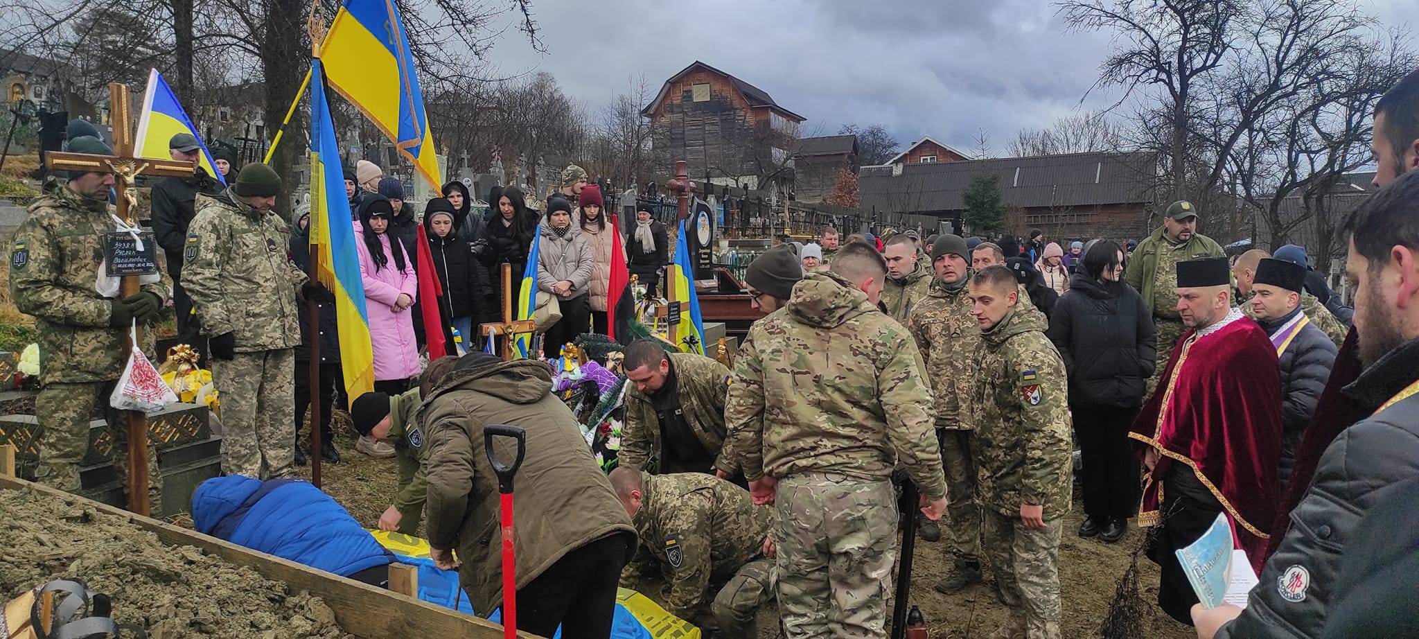 У Ворохті попрощалися із воїном Русланом Зузяком,прикарпатець загинув на війні,війна в україні