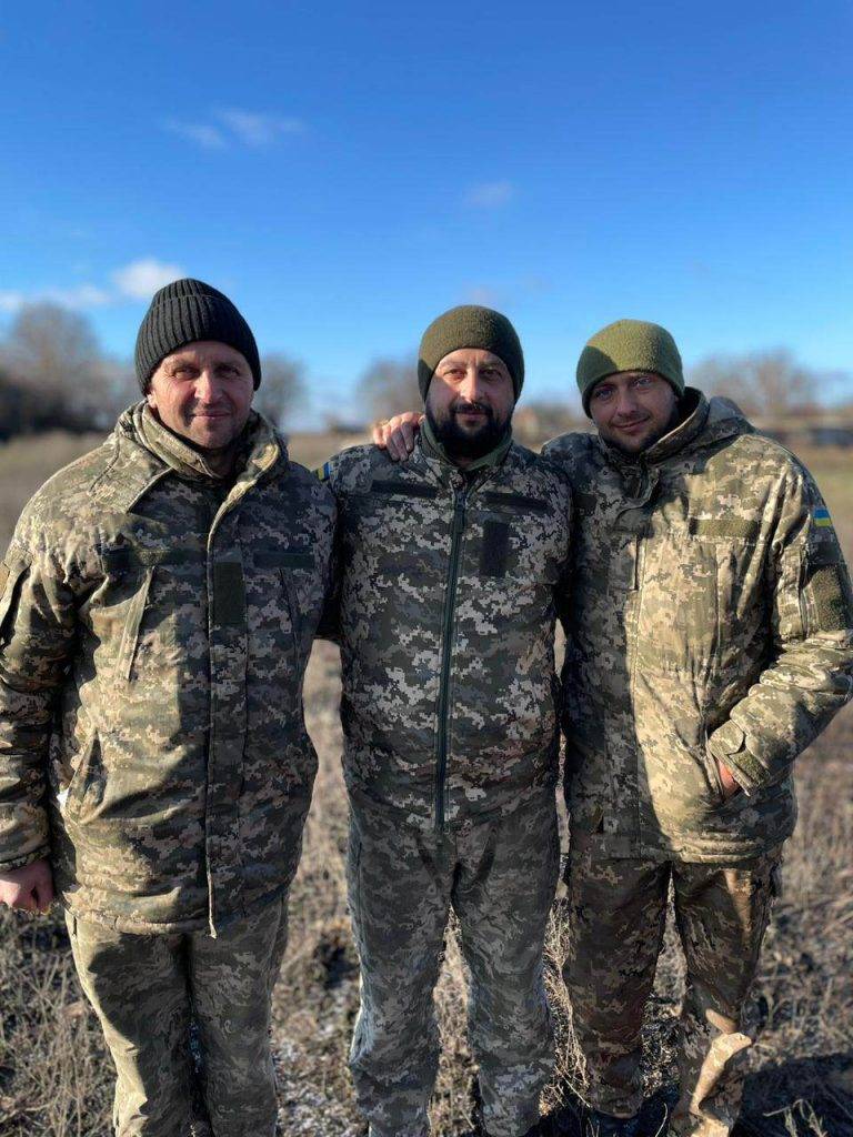 Тримають зв’язок: як троє братів з Верховини служать на Донеччині