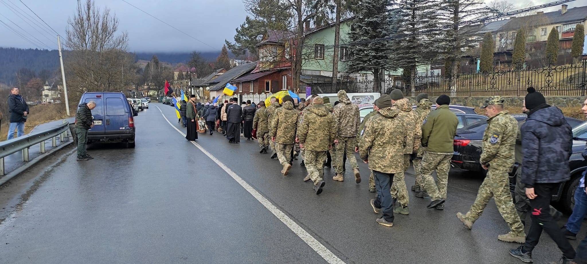 У Ворохті попрощалися із воїном Русланом Зузяком,прикарпатець загинув на війні,війна в україні
