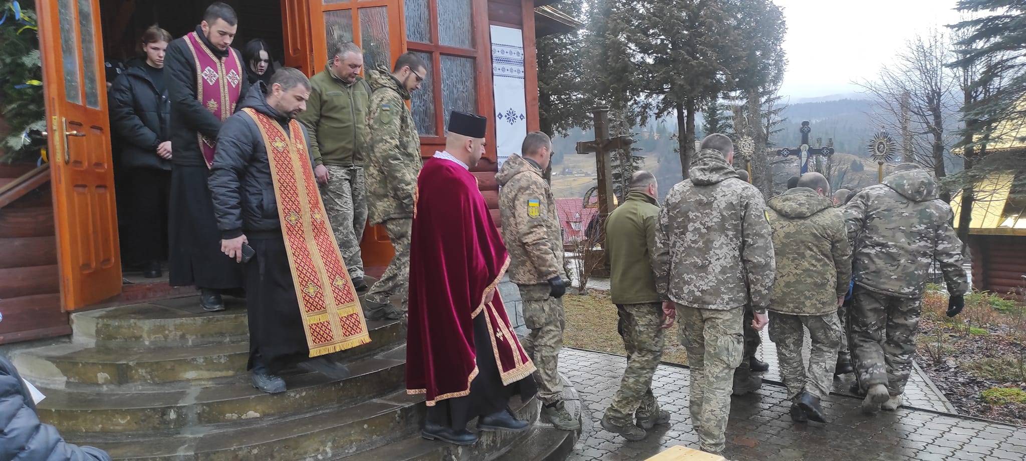 У Ворохті попрощалися із воїном Русланом Зузяком,прикарпатець загинув на війні,війна в україні