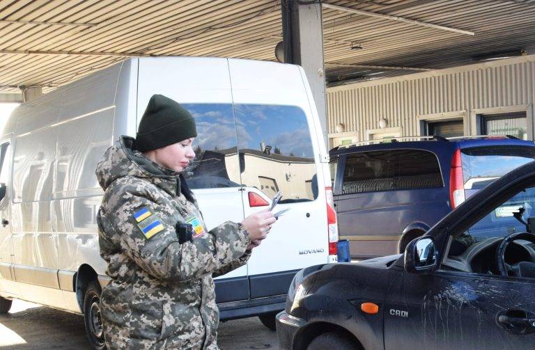 Прикарпатець у новорічну ніч намагався виїхати з країни за підробленими документами