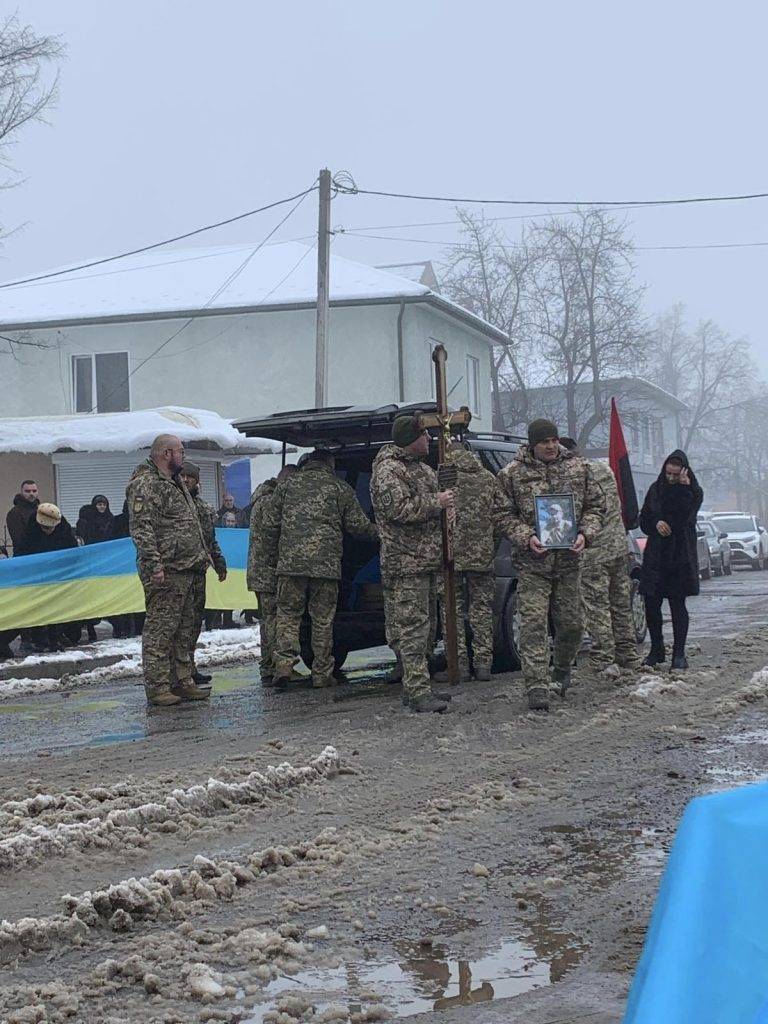 Солотвинська громада зустріла загиблого на війні Героя Ігора Агєєва