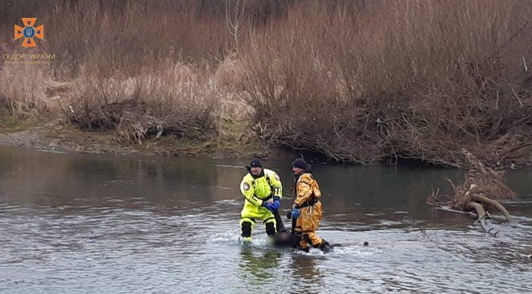 Поліція встановила особу померлої жінки, тіло якої напередодні витягли з Бистриці