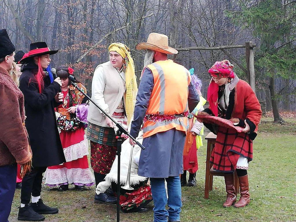 в Крилосі ходила Маланка,Музей етнографії,маланка в крилосі