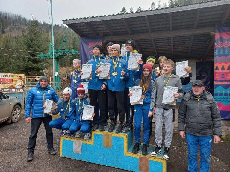 Юні прикарпатські спортсмени стали чемпіонами України зі стрибків на лижах з трампліна