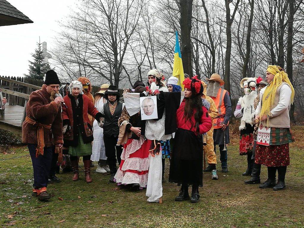 в Крилосі ходила Маланка,Музей етнографії,маланка в крилосі