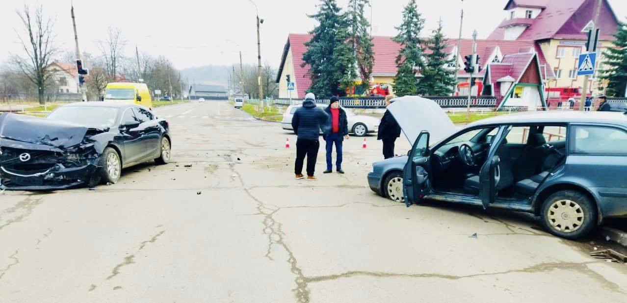 У поліції повідомили деталі травматичної ДТП у Калуші за участю двох легковиків