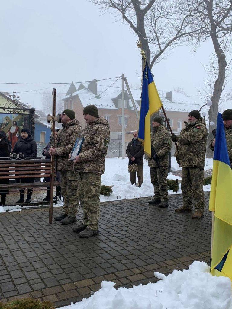 Солотвинська громада зустріла загиблого на війні Героя Ігора Агєєва