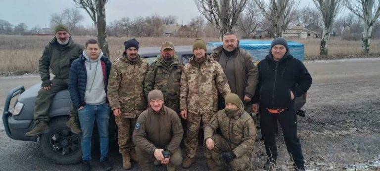 Волонтери з Богородчан доставили бійцям три автомобілі та гумдопомогу