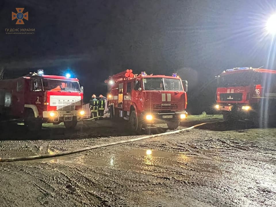 Вогнеборці погасили 200 м.кв. пожежі на енергооб'єкті Прикарпаття