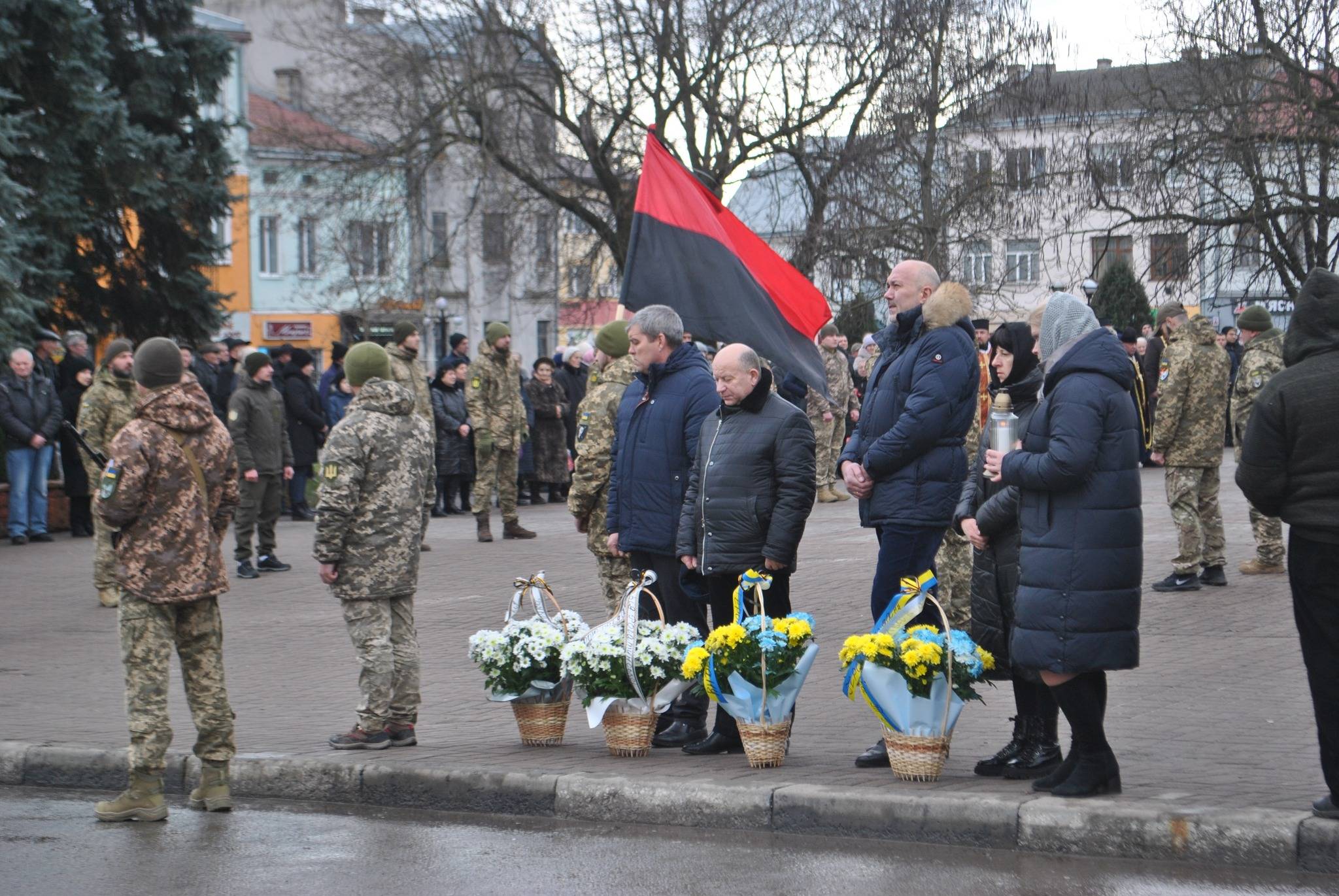 Рогатинська громада навколішки та зі сльозами на очах зустріла Героя Богдана Кручака,прикарпатець загинув на війні,війна в україні