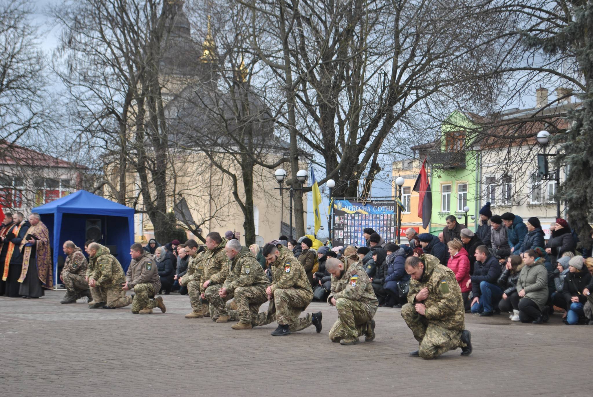 Рогатинська громада навколішки та зі сльозами на очах зустріла Героя Богдана Кручака,прикарпатець загинув на війні,війна в україні