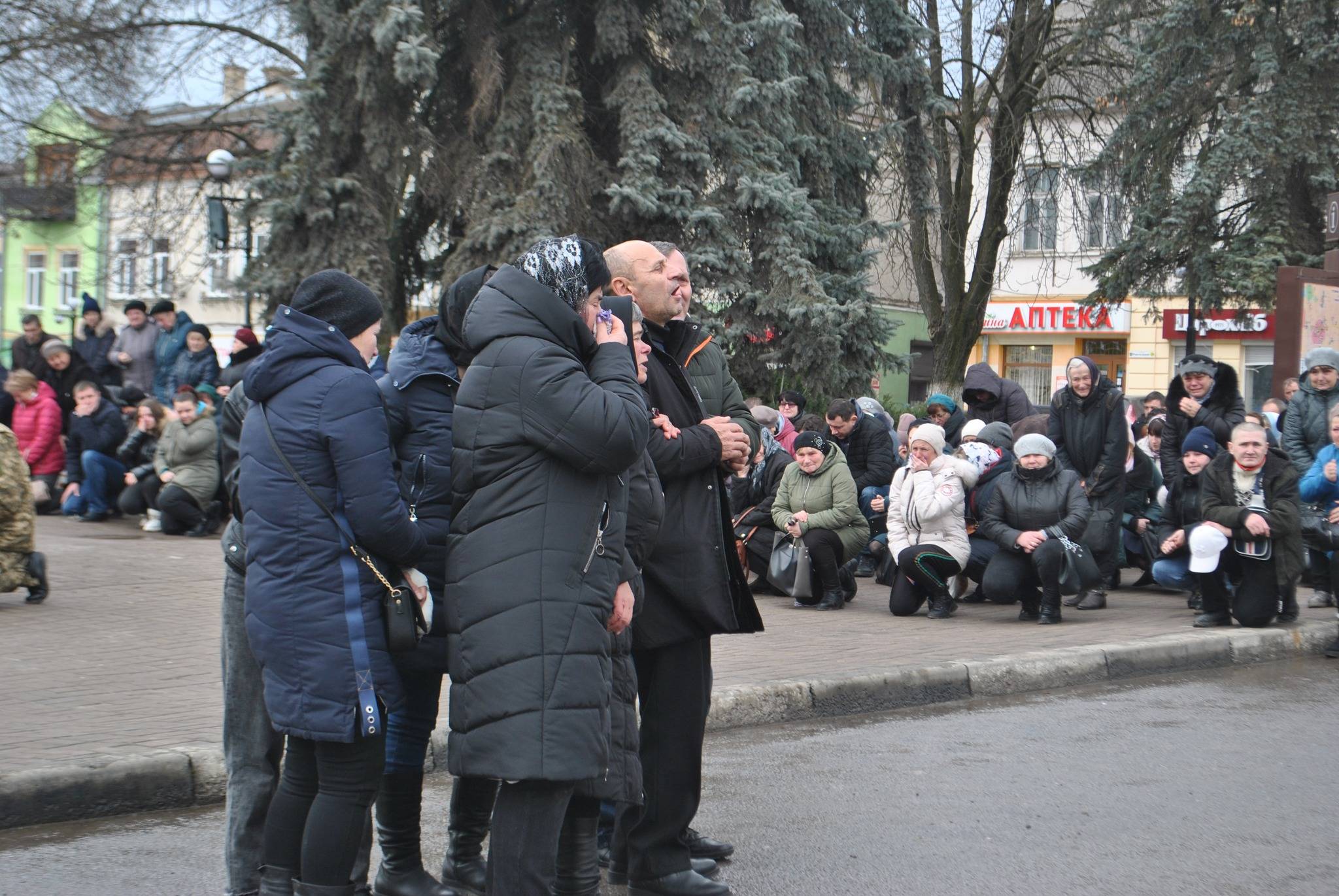 Рогатинська громада навколішки та зі сльозами на очах зустріла Героя Богдана Кручака,прикарпатець загинув на війні,війна в україні