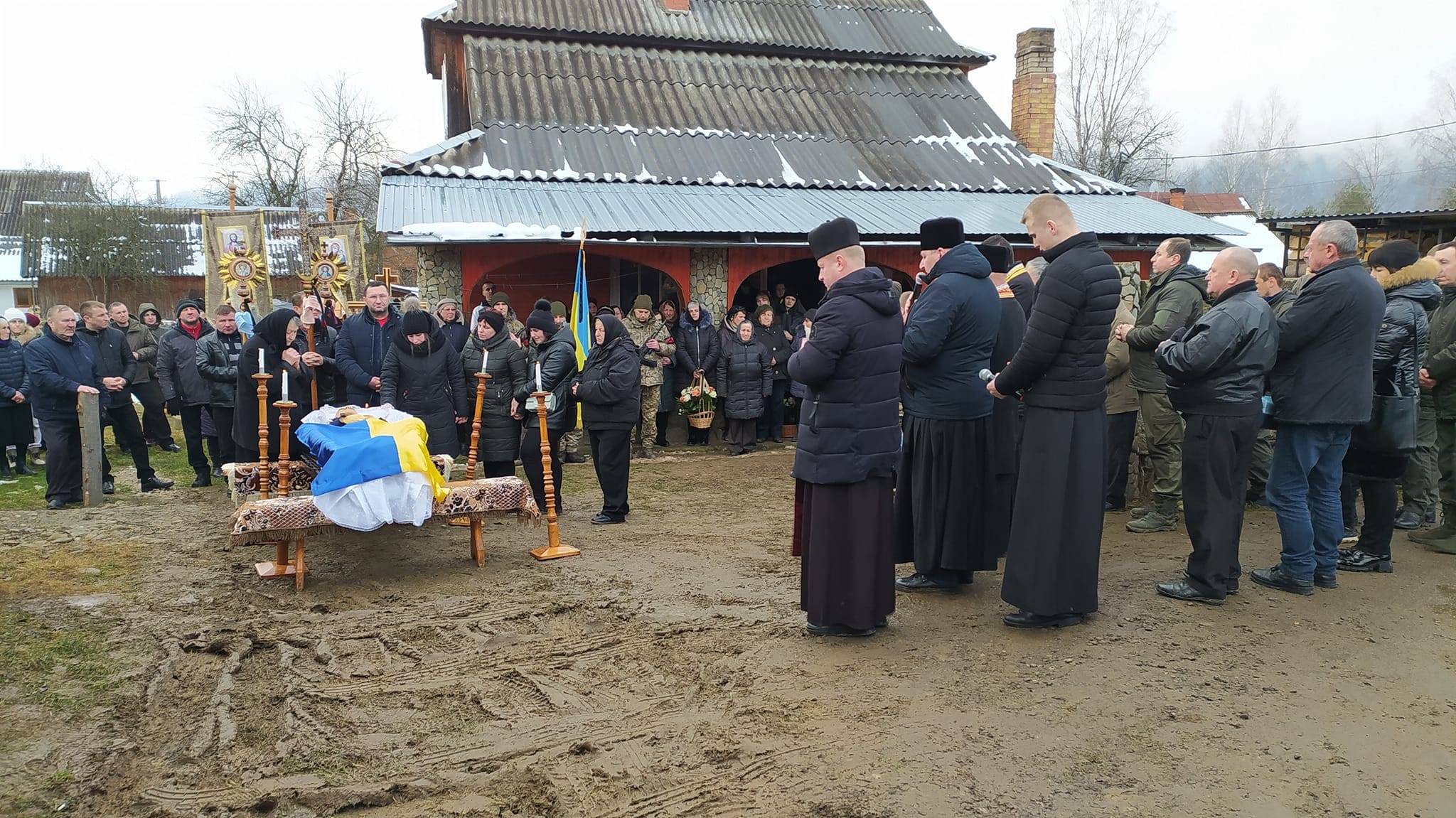 На Прикарпатті попрощалися з полеглим Героєм Русланом Андрійківим