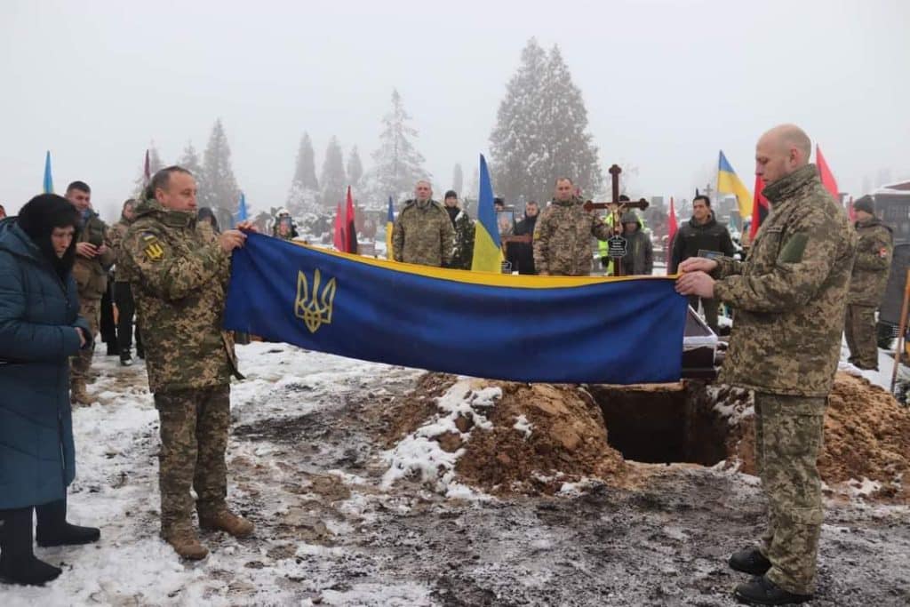 В Калуші провели в останню путь Героя Миколу Каву