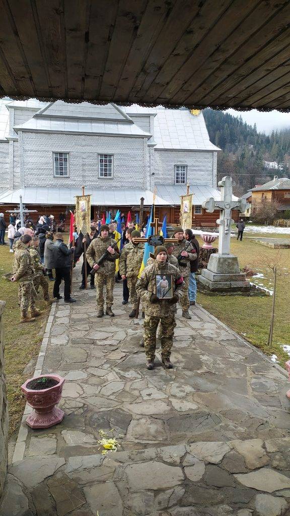 На Прикарпатті попрощалися з полеглим Героєм Русланом Андрійківим