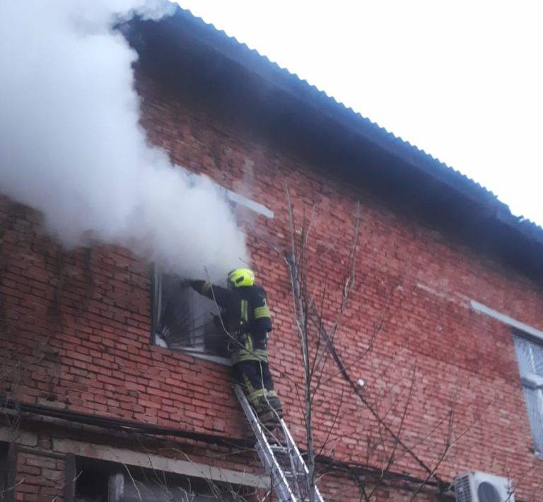 У Тисмениці виникла пожежа на хутрофірмі