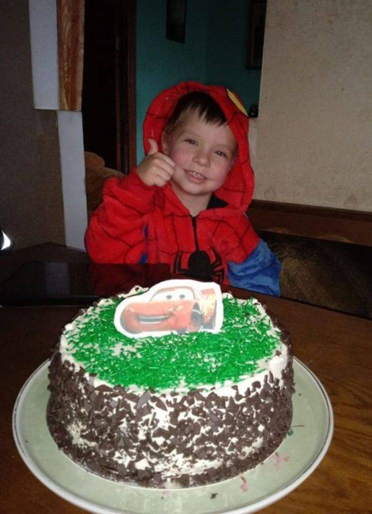 Франківські волонтери дітям загиблих бійців дарують на день народження торти