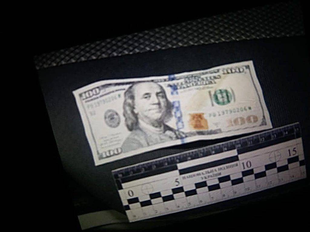 На Прикарпатті нетверезий водій за 100 доларів США намагався відкупитись від поліцейських,відкупитись від поліцейських,хабар на Прикарпатті