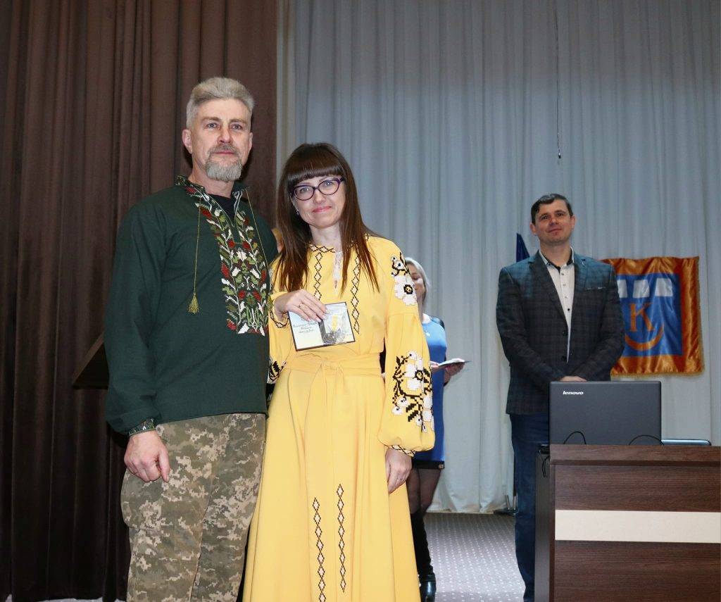 Прикарпатським волонтерам вручили відзнаки від головнокомандувача ЗСУ