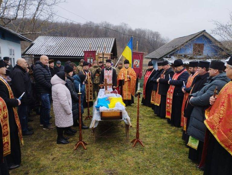 На Снятинщині попрощалися із полеглим земляком-героєм Іваном Демчуком