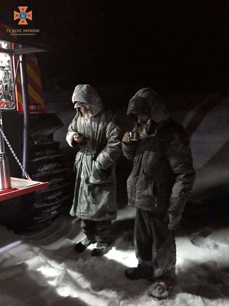 Рятувальники допомогли туристам, які подорожували тиждень Карпатами і заблукали