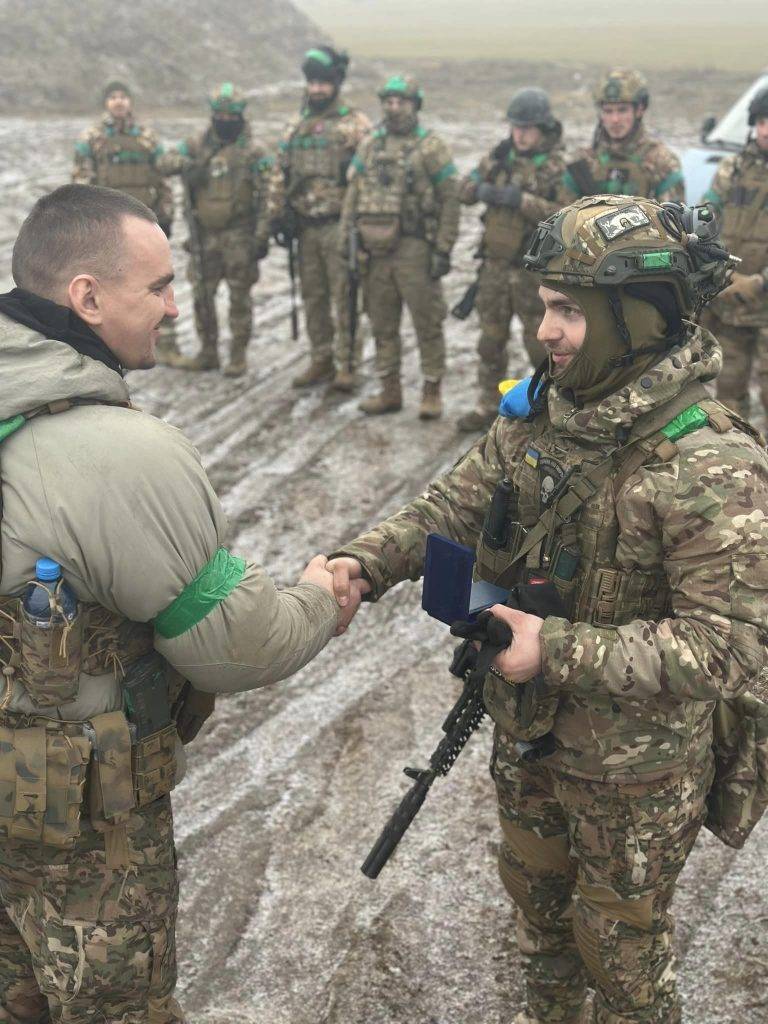 Прикарпатському бійцю Віталію Книгницькому вручили відзнаку Головнокомандувача ЗСУ "Сталевий хрест"