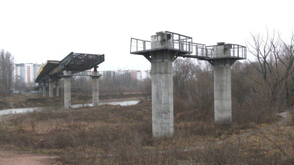 У Івано-Франківську відновили будівництво розв'язки моста на Пасічну