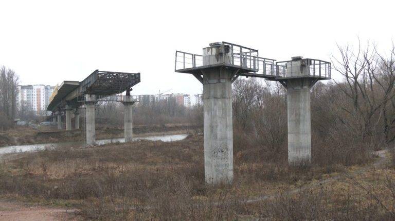 У Івано-Франківську відновили будівництво розв'язки моста на Пасічну