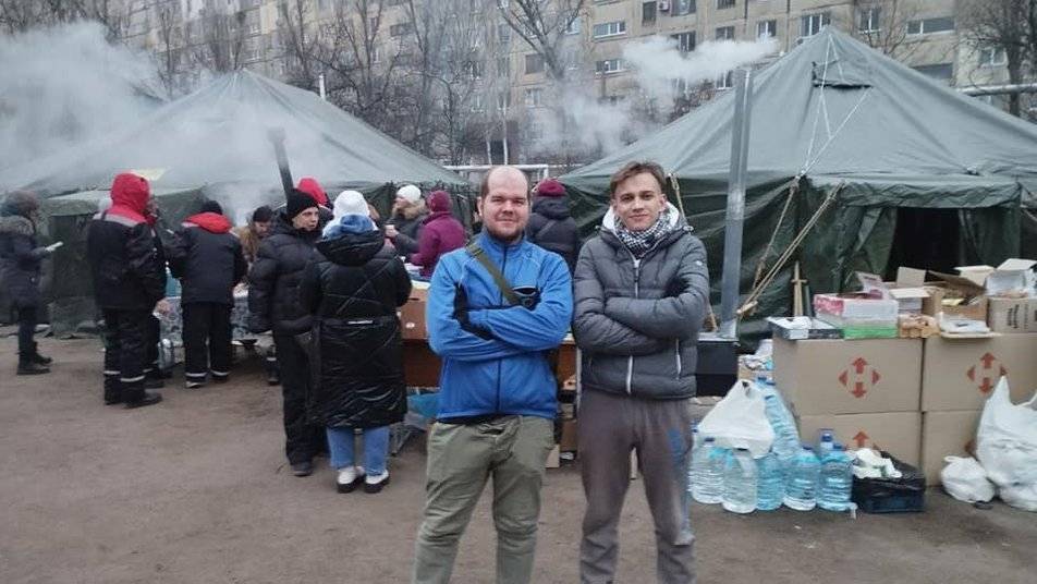Як франківець волонтерить у Дніпрі, поблизу місця падіння російської ракети