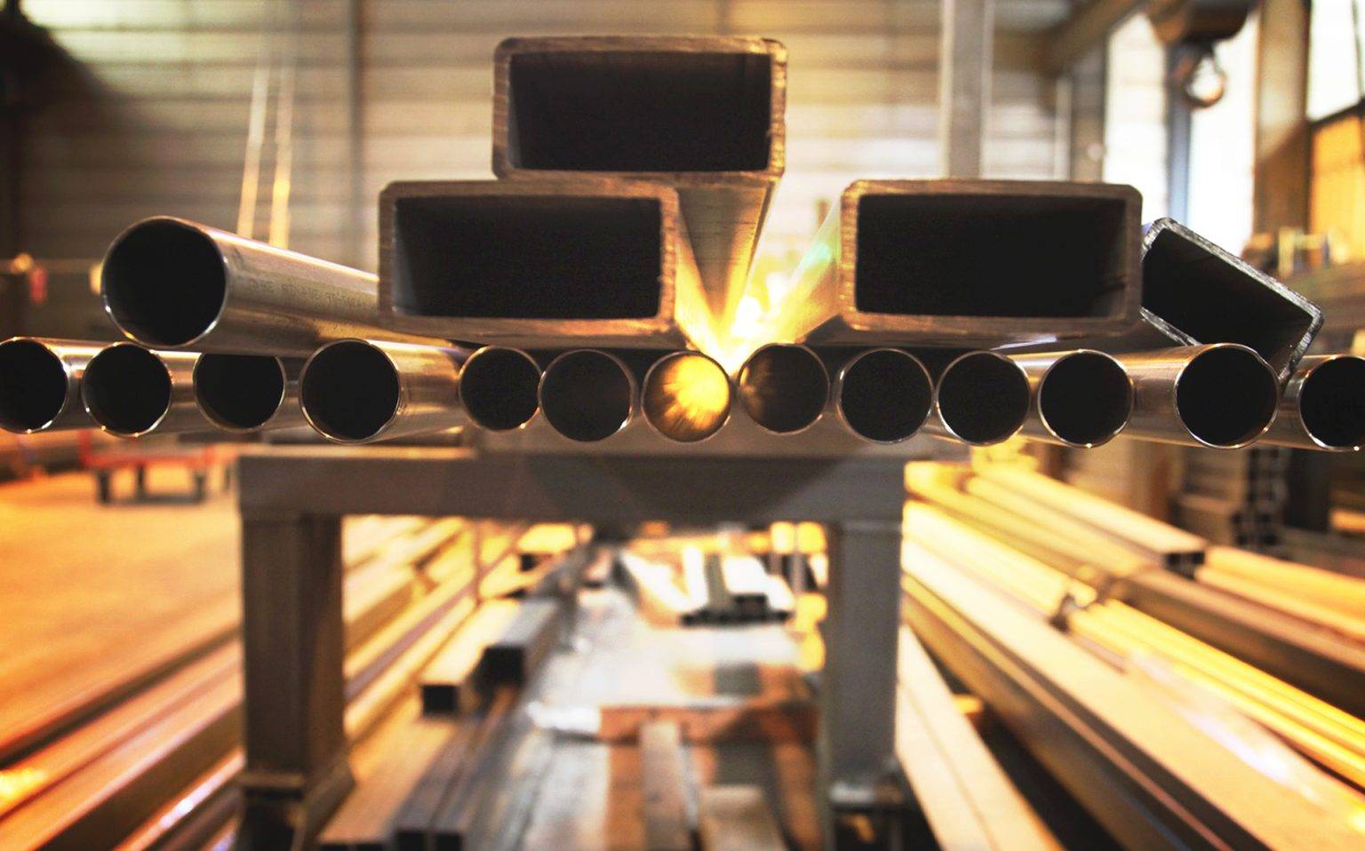 Профільні труби: їх класифікація, переваги та як правильно вибрати