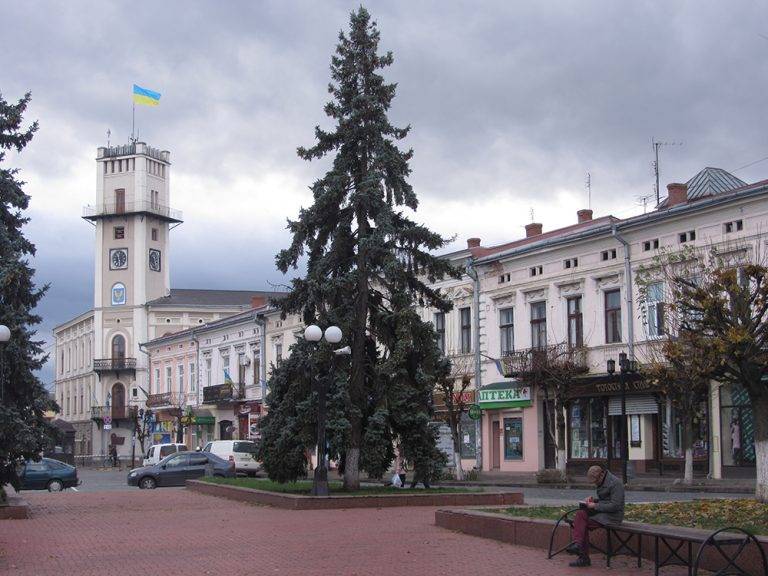 У Коломийській громаді встановлять білборди зі світлинами загиблих бійців