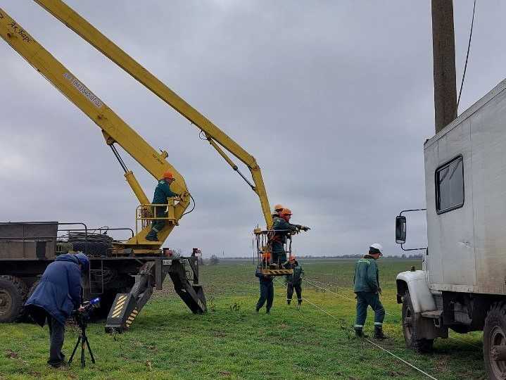 Працівники ВС Енерджі повертають світло на звільнену Херсонщину