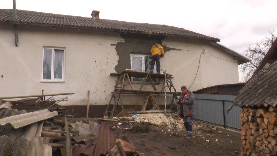 На Франківщині ремонтують будинок, в який влучила російська ракета