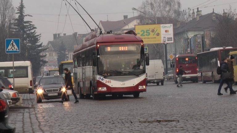 Розклад руху комунального транспорту Франківська на Різдво: як курсуватимуть