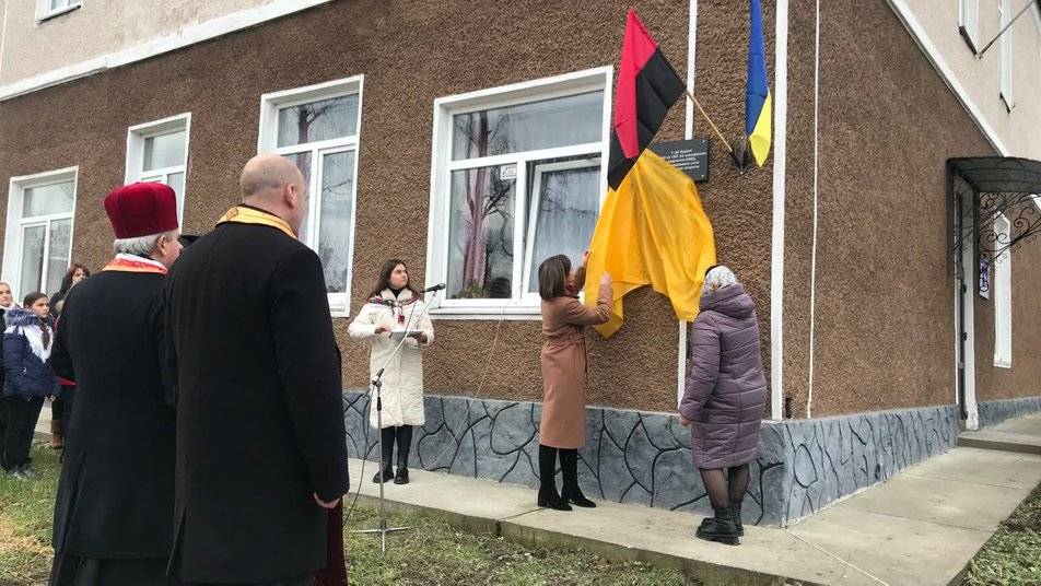 У Більшівцях встановили пам’ятну дошку на будівлі колишньої в'язниці НКВС