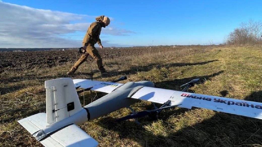 Прикарпатські волонтери передали ГУР розвідувальні безпілотники