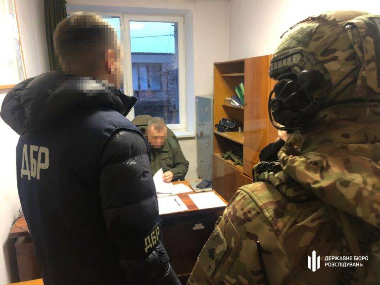 На Львівщині начальник районного військкомату та голова ВЛК торгували довідками про непридатність до військової служби