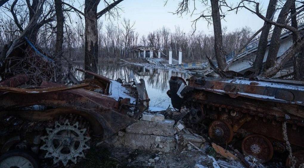 Щонайменше 900 мертвих вояк та повно знищеної техніки: втрати РФ за минулу добу